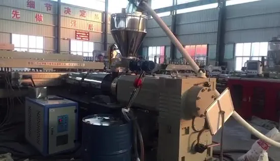 ポリ塩化ビニールの家具の泡板作成機械/プラスチック押出機/WPC キャビネット発泡シート壁パネルの生産ライン